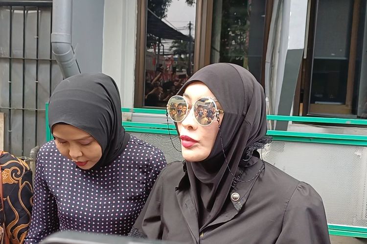 Nikita Mirzani, Kasus Nikita Mirzani, Doktif, reza gladys, Dokter Samira, Di Sidang Nikita Mirzani, Doktif Sebut Reza Gladys Jual Kosmetik Rp 1,5 Juta Modal Rp 70 Ribu