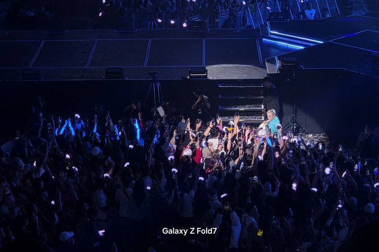 konser, Samsung, Samsung Galaxy Z Fold 7, generative edit samsung, g dragon, samsung z fold 7, spesifikasi samsung z fold 7, gdragon 2025, Edit Foto Konser G-Dragon Pakai Generative Edit Samsung Z Fold 7, Cepat dan Hasilnya 