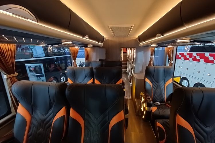 Karoseri Adiputro, Jetbus 5, Unicoach, Jetbus 5 Unicoach, Bus baru, bus baru, Varian Baru Jetbus 5 di GJAW 2025, Ada Unicoach dengan Tiga Kelas