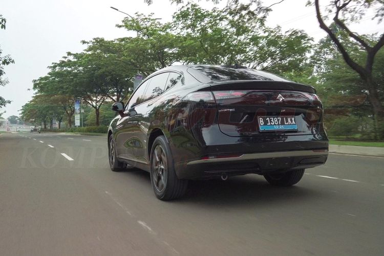 mobil listrik, Aion Hyptec, Arwani Hidayat, keunggulan dan kekurangan, Curhat Kelebihan dan Kekurangan Aion Hyptec, Mobil Listrik Asal China