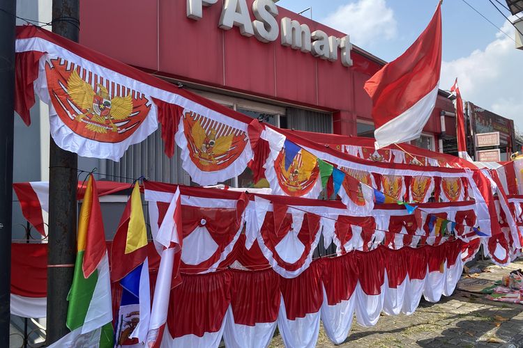 bendera Merah Putih, Agustus, Hari Kemerdekaan, aturan pemasangan bendera Merah Putih, Aturan pemasangan bendera Merah Putih, bendera merah putih, aturan pemasangan bendera merah putih, cara memasang bendera merah putih, hari kemerdekaan, HUT Ke-80 Kemerdekaan RI, Simak, Aturan dan Cara Pemasangan Bendera Merah Putih di Bulan Agustus