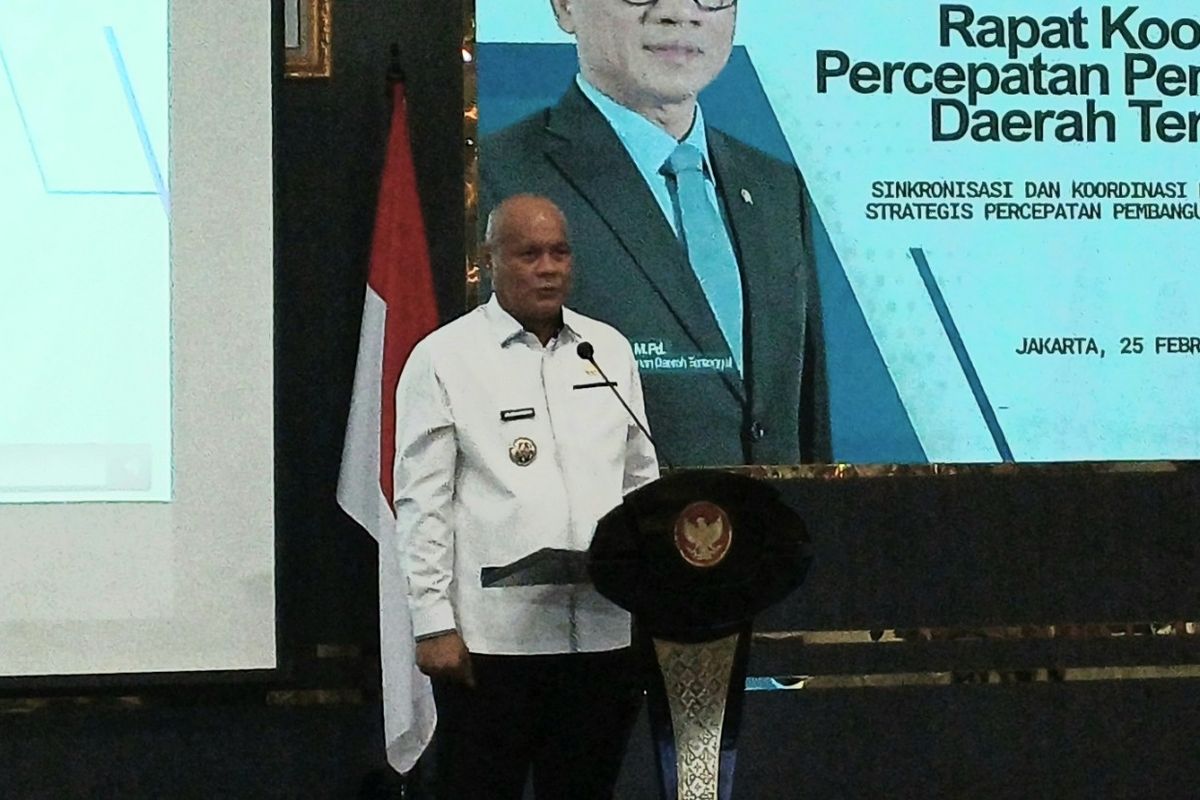 Menteri Desa PDT, Sumatera Utara, Nias Utara, kemiskinan, daerah 3T, Amizaro Waruwu, Bupati Nias Utara, Profil Amizaro Waruwu, Bupati Nias Utara yang Sujud di Depan Menteri Desa