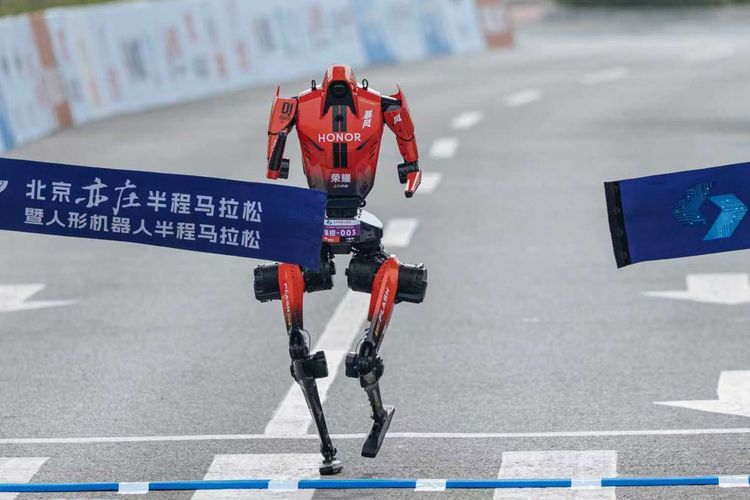 Robot, robot humanoid, Robot China Kalahkan 12.000 Pelari Manusia di Half Marathon