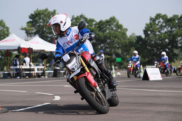 motor, kecelakaan, pengereman, risiko, reaksi, jarak, Pengereman, Jangan Asal Rem, Pahami Teknik yang Aman Saat Berkendara Motor
