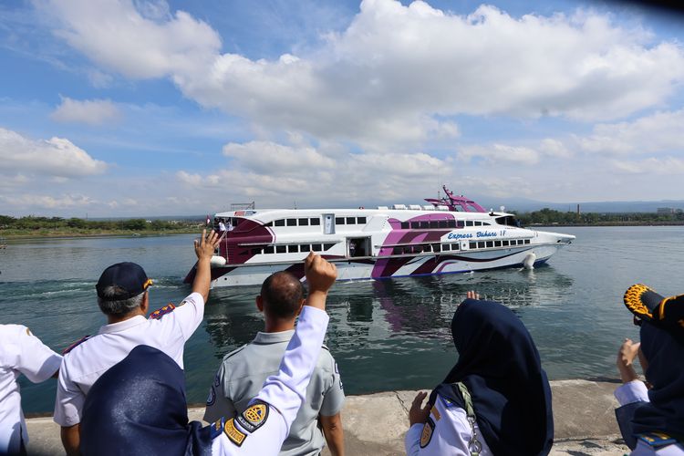 kapal cepat Banyuwangi-Denpasar, kapal cepat banyuwangi-denpasar, kapal cepat banyuwangi denpasar, kapal cepat banyuwangi bali, Banyuwangi-Denpasar Kini Cuma 2,5 Jam Naik Kapal Cepat Seharga Mulai Rp 225.000