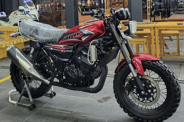 Yamaha RX-King, ahmad sahroni, kolektor motor, kenangan masa muda, Di Balik Kontroversi: Ahmad Sahroni dan Yamaha RX-King, Ahmad Sahroni: Di Balik Kontroversi dan Kecintaannya pada Yamaha RX-King, Koleksi Otomotif yang Memikat, Lebih dari Sekadar Kolektor, Kenangan Masa Muda yang Tak Terlupakan, Karakter Berbeda dalam Setiap Unit