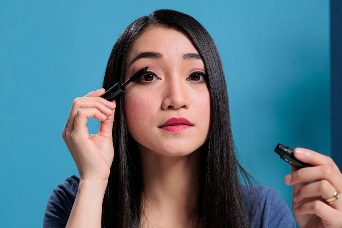 makeup, Rutinitas Makeup Lebih Praktis, Ini Tahap yang Bisa Dipersingkat, Bagian makeup yang bisa menghemat waktu, Produk multifungsi dinilai lebih praktis, Jangan terburu-buru saat skin prep, Teknik blending jadi kunci, Alis dan eyeliner tetap perlu perhatian