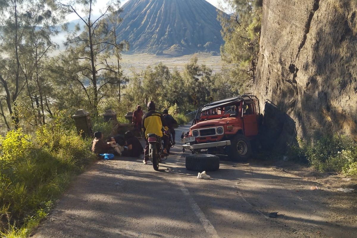 wisata, Gunung Bromo, Dinas Pariwisata, Pemda, Kecelakaan di Bromo: Pemda Diminta Benahi Kelayakan Jip Wisata Tua