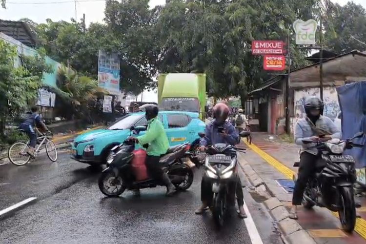 kendaraan mogok, Polisi Lalu Lintas, Polantas, Hujan Deras dan Banjir Jakarta, Polantas Diminta Bantu Kendaraan Mogok