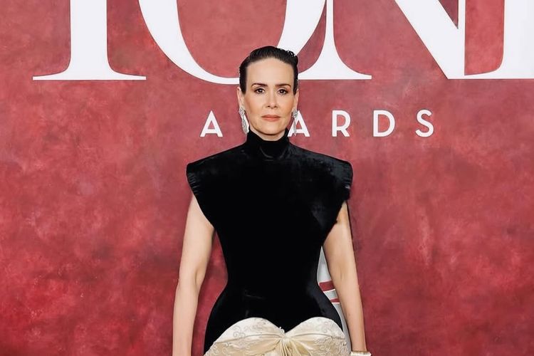 operasi plastik, 10 Selebritas Hollywood yang Enggan Operasi Plastik, Ada Kate Winslet, 1. Sarah Paulson, 2. Drew Barrymore, 3. Sharon Osbourne, 4. Emma Thompson, 6. Meryl Streep, 7. Julianne Moore, 8. Julia Roberts, 9. Kate Winslet, 10. Alicia Silverstone