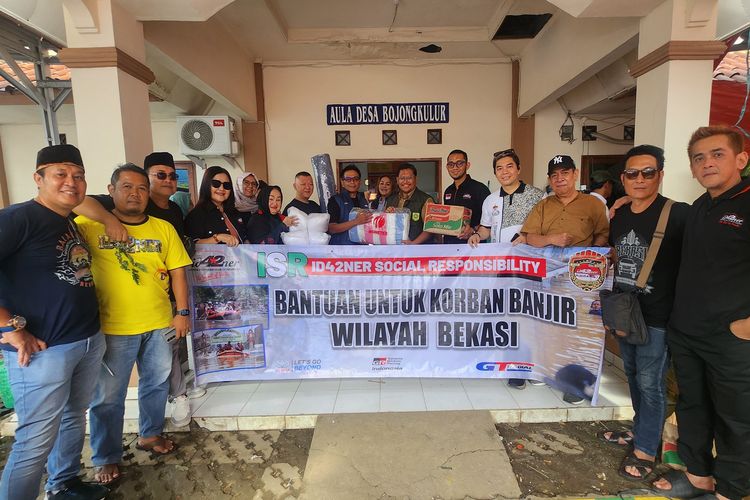 banjir Bekasi, komunitas otomotif, komunitas pengguna Fortuner, Komunitas ID42NER Salurkan Bantuan untuk Korban Banjir Bekasi