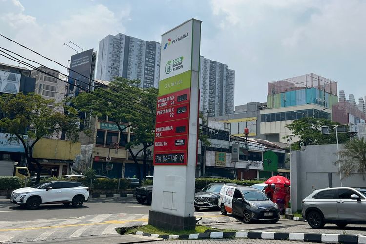 SPBU, Pertamina, full tank, harga BBM naik, Jelang Harga BBM Naik, Pengendara Mulai Isi Full Tank