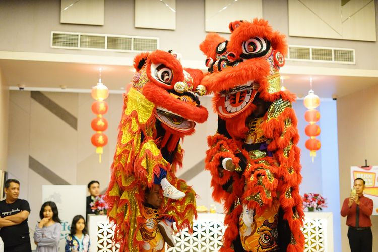 Imlek 2026, 5 Ide Liburan Imlek Anti Gabut di Jakarta, Lihat Barongsai dan Lampion, 1. Nonton Barongsai di Ancol, 2. Lihat Festival Imlek Jakarta, 4. Lihat Jakarta Light Festival di Kota Tua Jakarta, 5. Lihat kemeriahan Imlek di Blok M