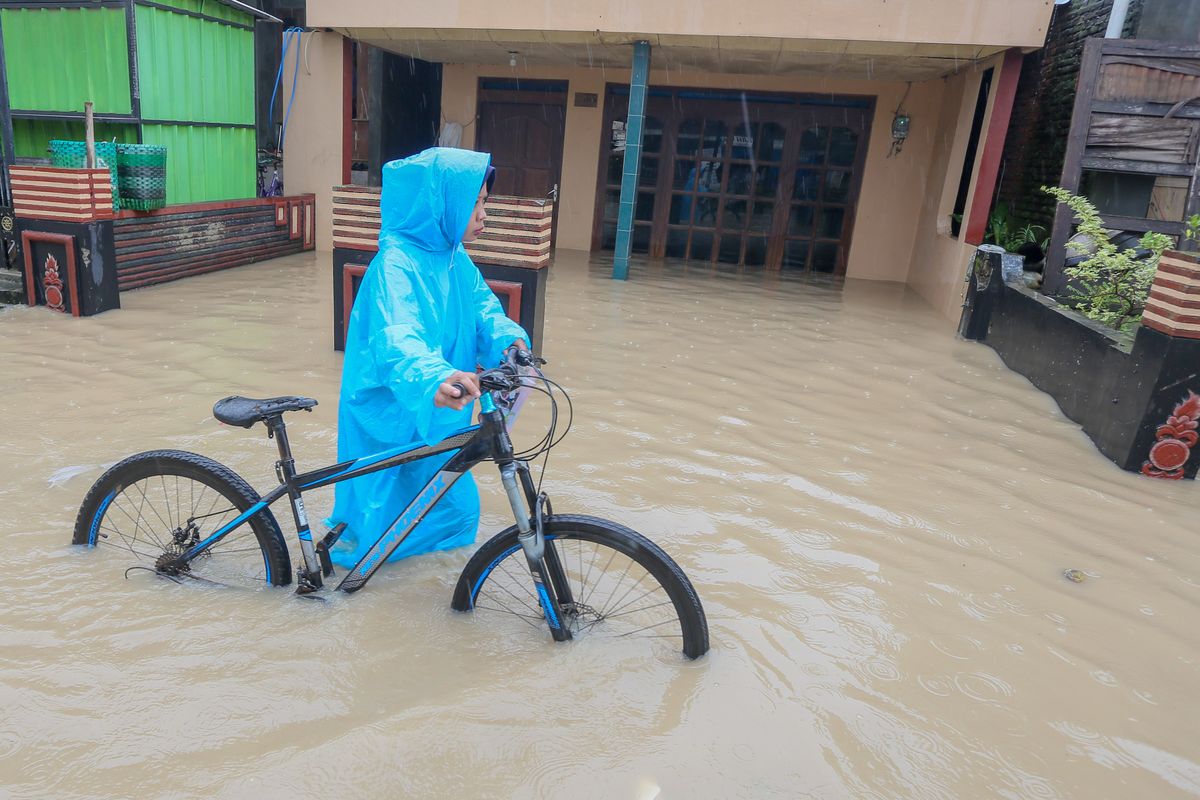 tanggul Sungai, tanggul jebol, Tanggul Sungai Ngaglak di Kudus Jebol dan Sudah Tua, Warga Sebut Banjir Terparah