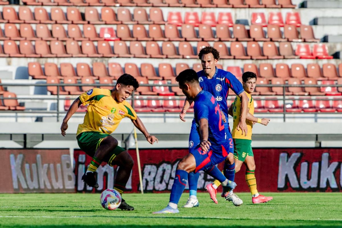 Persebaya, Paul Munster, Liga 1 2024-2025, Arema FC vs Persebaya, Arema FC Vs Persebaya, Paul Munster Kecewa dan Soroti Ketajaman Depan Gawang