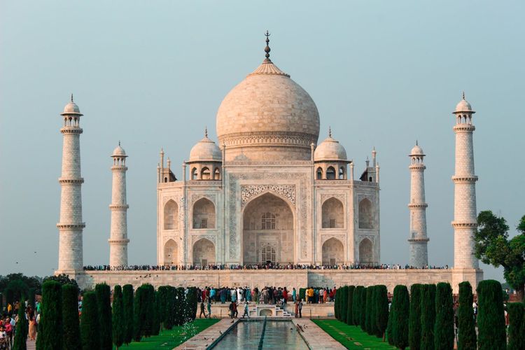 foto, denda, tempat wisata, Taj Mahal, dunia, memotret, kapel sistina, Awas! Jangan Berfoto di 5 Tempat Wisata Ini, Melanggar Bisa Didenda hingga Rp 4 Juta, 1. Kapel Sistina, Museum Vatikan, 2. Taj Mahal, India, 3. Uluru-Kata Tjuta National Park, Australia, 4. Permata Mahkota di Menara London, Inggris, 5. Neuschwanstein Castle, Jerman