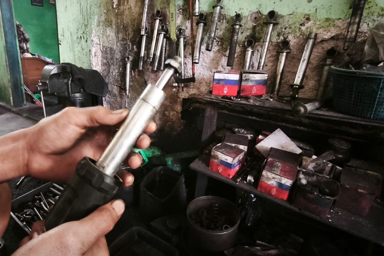 Komstir motor, komstir motor, Komstir oblak, shock motor rusak akibat komstir, Membiarkan Komstir Oblak Bikin Shock Motor Cepat Rusak