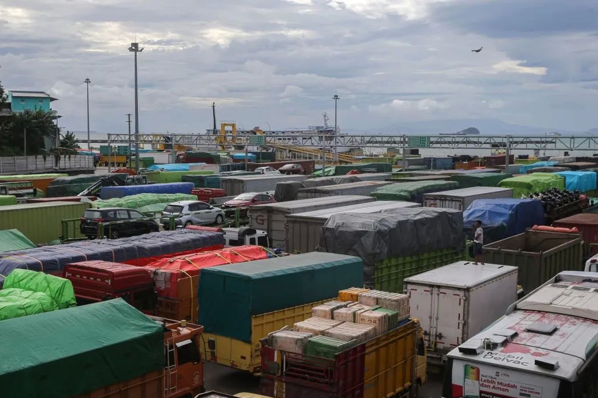 Polda Banten, Pelabuhan Merak, Pelabuhan Ciwandan, Polda Banten Terapkan Rekayasa Lalu Lintas di Pelabuhan Merak Saat Cuaca Buruk, Antrean Panjang Dipicu Cuaca Buruk di Selat Sunda, Pemanfaatan Area Penyangga dan Rekayasa Arus, Penerapan Sistem TBB Menyesuaikan Kondisi Ombak, Opsi Pengalihan ke Pelabuhan Ciwandan dan BBJ