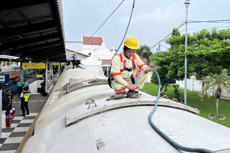 Kereta api, Kereta Api, kereta api, cara membersihkan dan merawat kereta api, Bagaimana Cara KAI Membersihkan dan Merawat Ribuan Kereta Api?