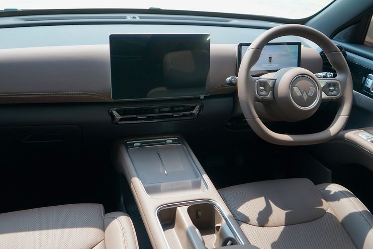 Wuling, BYD M6, Wuling Eksion, spesifikasi, Wuling Eksion Lawan BYD M6: Komparasi Mobil Listrik 7-Seater