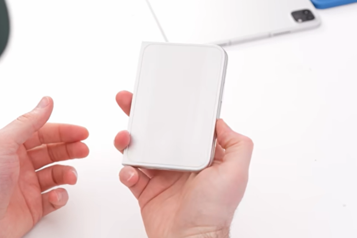 iPhone Ultra, desain, layar, Video Hands-on Ungkap Desain iPhone Ultra, HP Lipat Pertama Apple