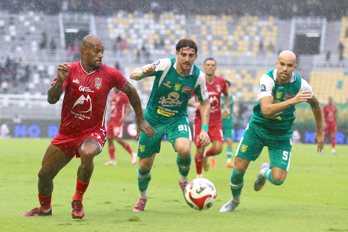 Persebaya, Malut United, Bernardo Tavares, Super League, Hendri Susilo, Taktik Jitu Bernardo Tavares Bawa Persebaya Libas Malut United 2-1