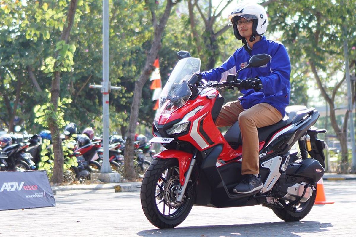 Honda, sepeda motor, Tips and trick, tips otomotif, Honda ADV 160, tips motor, Disematkan Fitur HSTC, Ini Tips Panaskan Mesin Motor Honda ADV 160