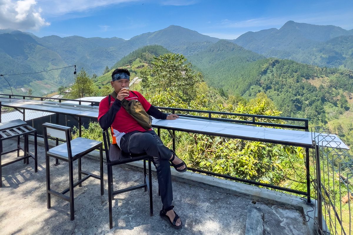 Karanganyar, wisata karanganyar, Jatiyoso, Jatiyoso karanganyar, kafe di jatiyoso, Kafe di Jatiyoso Karanganyar Ini Suguhkan Keindahan Panorama Lawu Selatan