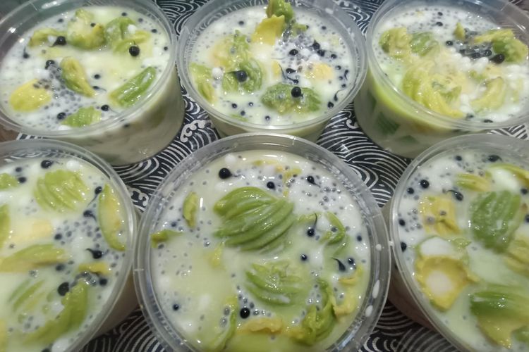 takjil, Minuman, makanan, ide jualan takjil, 14 Ide Jualan Takjil Hits, Siap-siap Diserbu Pembeli Sampai War, 1. Es Lumut Creamy Aneka Rasa, 2. Buko Pandan Sagu Mutiara, 3. Es Kul Kul dengan Buah Premium, 4. Salad Buah Mini Cup, 5. Puding Sedot , 6. Dessert Box Rasa Lokal, 7. Fruit Sando, 8. Dimsum Mentai, 9. Es Pisang Ijo, 10. Aneka Menu Kukusan, 11. Es Teler Creamy, 12. Salad Jelly Ball Fruity