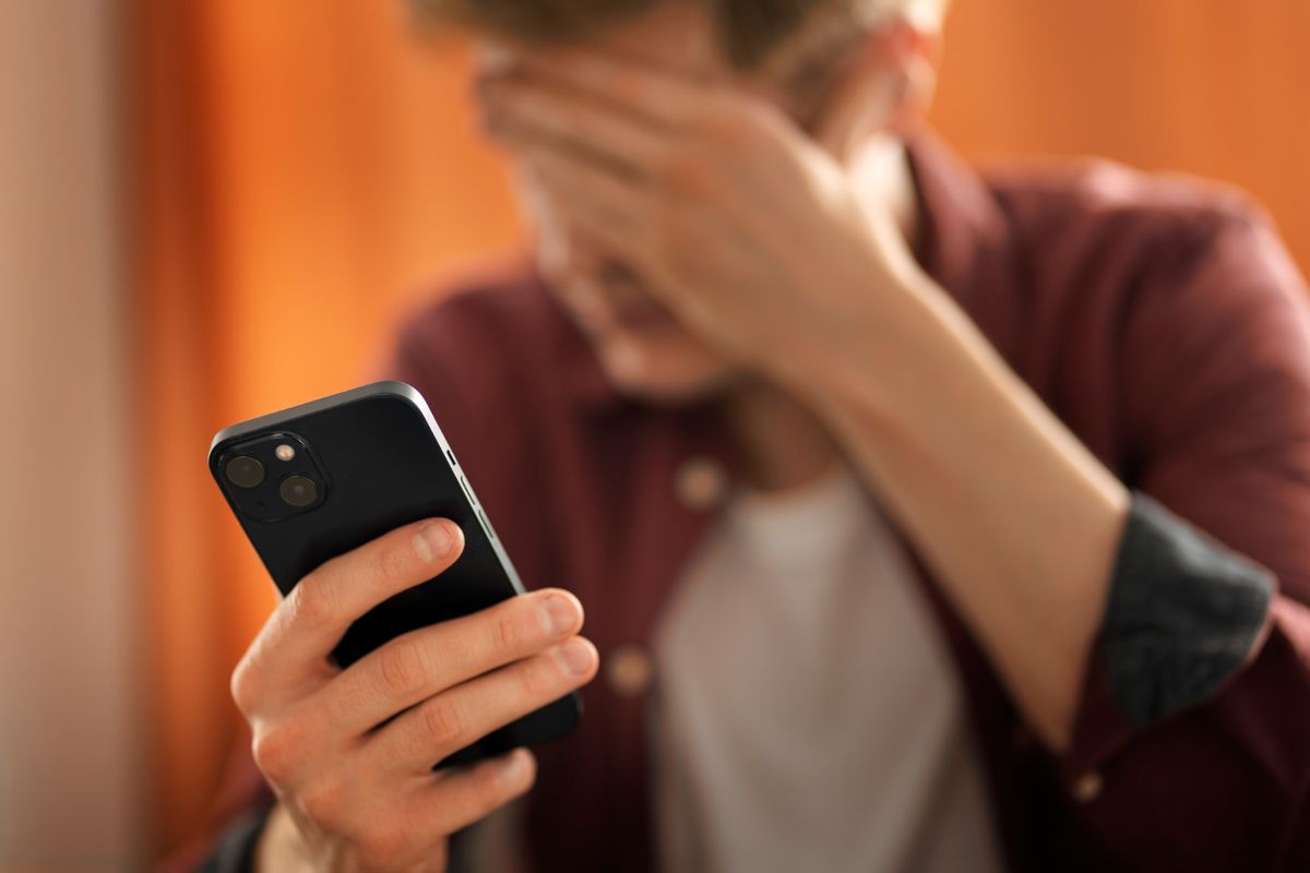 Ghosting, ghosting, kesehatan mental, hubungan toxic, ghosting adalah, ghosting tidak boleh, kondisi ghosting tidak boleh dilakukan, ghosting tidak boleh dilakukan, psikologi hubungan, 4 Situasi Ketika Ghosting Tidak Boleh Dilakukan, 1. Saat kamu berada dalam hubungan serius, 2. Dalam hubungan profesional atau bisnis, 3. Ketika mantan mencari penjelasan, 4. Menghilang dari teman dekat atau anggota keluarga