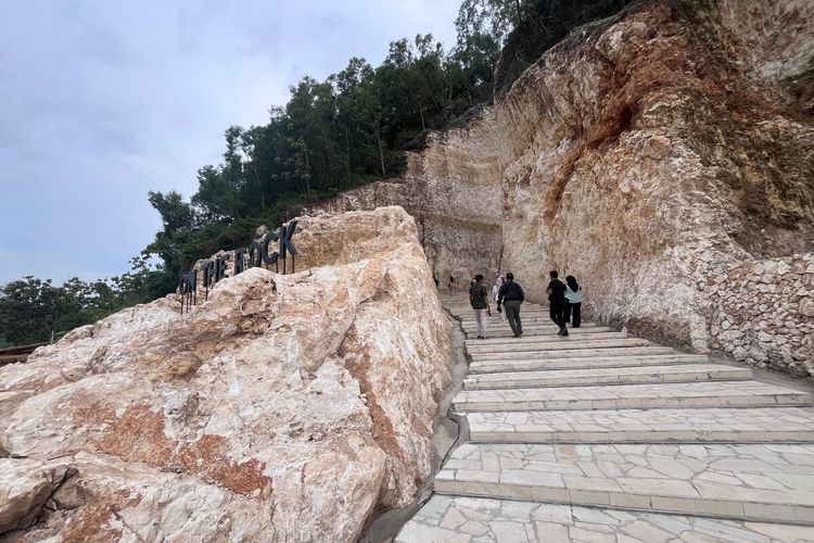 pantai Drini, Wisata Baru Pantai Drini Gunungkidul, Jalannya Mirip Pantai Pandawa Bali