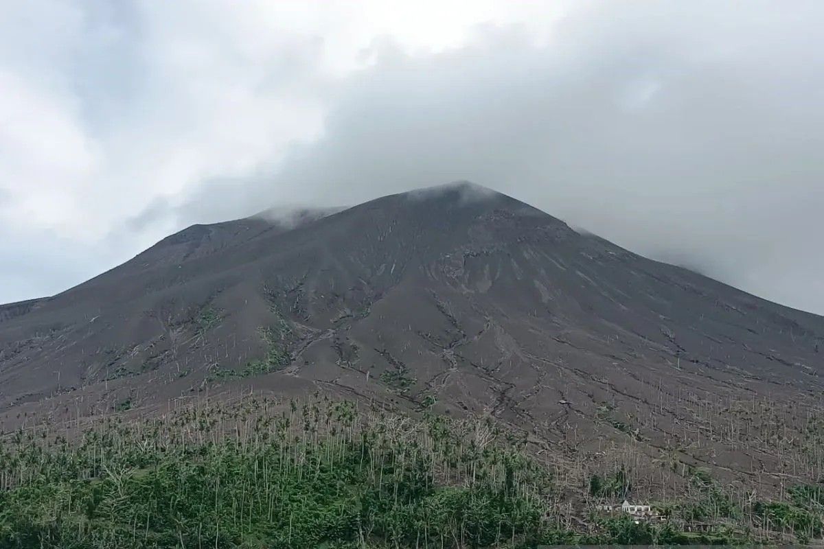 Badan Geologi, Gunung Ruang, erupsi Gunung Ruang, Sulawesi Utara, erupsi gunung ruang, bahaya Gunung Ruang, radius bahaya gunung ruang, Gunung Ruang Berstatus Waspada, Warga Diminta Jauhi Radius 2 Kilometer