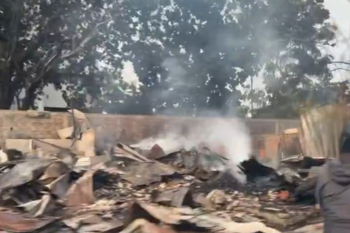 kebakaran, Bandung, kebakaran Bandung, Kronologi Kebakaran Bandung Dini Hari, 14 Kios Material Hangus di Dua Lokasi