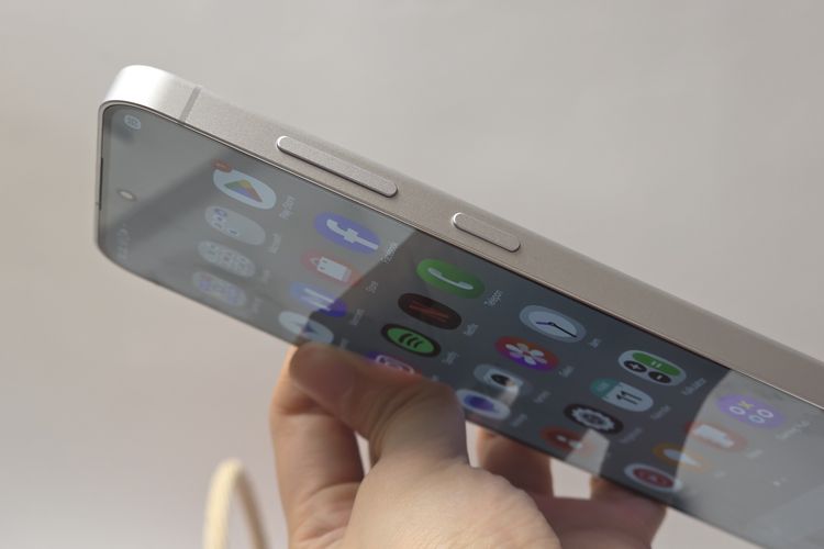 Android, Smartphone, Samsung, samsung S25 FE, Samsung Galaxy S25 FE, spesifikasi samsung s25 fe, hp terjangkau samsung, Memegang Samsung S25 FE Sebelum Rilis, HP Flagship Terjangkau dengan Fitur Kelas Atas, Lebih tangguh dan tahan banting, Fitur kelas flagship, Spesifikasi Samsung Galaxy S25 FE, Harga Samsung Galaxy S25 FE di Indonesia