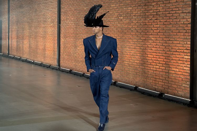 Harry Halim, padding, harry halim designer, koleksi terbaru harry halim, harry halim fashion show, tailoring bahu, bantalan bahu, Harry Halim Hadirkan Tailoring Khas dalam Koleksi 11/11, Apa Itu?
