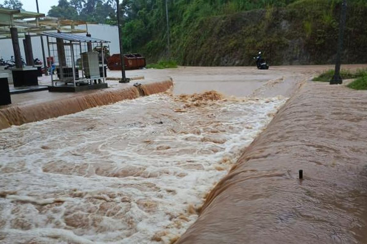 Lampung, banjir, BPBD Pesisir Barat, banjir pesisir barat lampung, titik terdampak banjir di lampung, Update Kondisi Banjir di Pesisir Barat Lampung dan Wilayah yang Terdampak, Kecamatan Pesisir Tengah Terdampak Paling Parah, Insiden Longsor dan Pohon Tumbang, Upaya BPBD Pesisir Barat dan Satgas PB Tangani Banjir, Pernyataan BPBD Provinsi Lampung