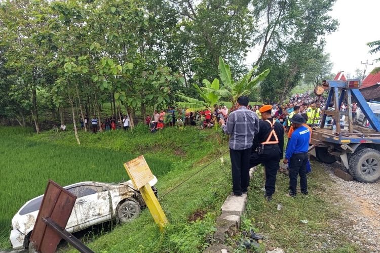rel kereta api, Kenapa Mobil Bisa Mogok di Rel Kereta? Ini Kata Pakar UGM