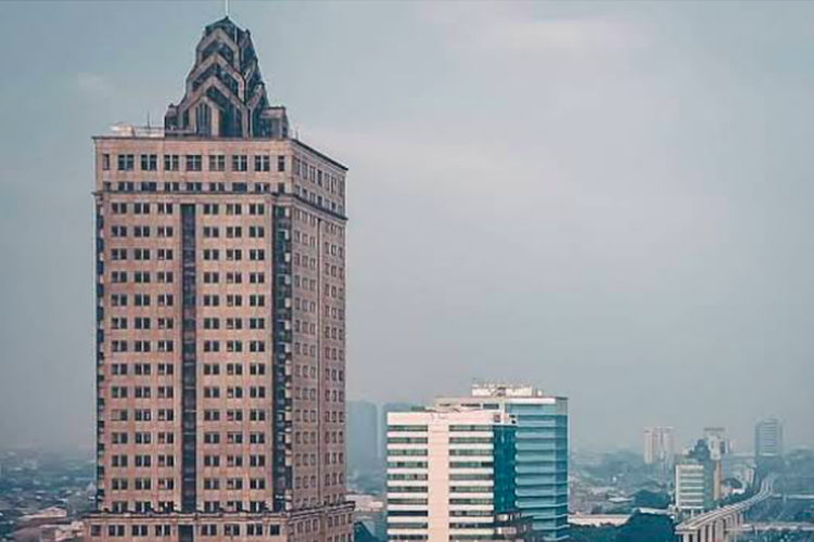 Menara, Saidah, gedung, Arsitektur, Menara Saidah, arsitektur, Gedung, menara, saidah, Menara Saidah, Kisah Megahnya Gedung Romawi di Jakarta yang Kini Terbengkalai, Kemegahan Arsitektur Romawi di Tengah Jakarta, Dari Gracindo ke Saidah: Nama yang Menyimpan Jejak Keluarga, 2007: Awal Keruntuhan Menara yang Pernah Jaya, Bayang-bayang Kasus Hukum di Balik Nama Saidah, Monumen Kosong yang Penuh Cerita
