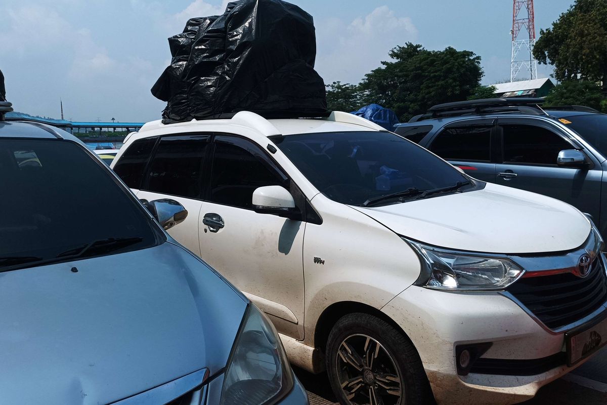 barang di atap mobil, Batas Aman Simpan Barang di Atap Mobil Saat Mudik, Jangan Berlebihan