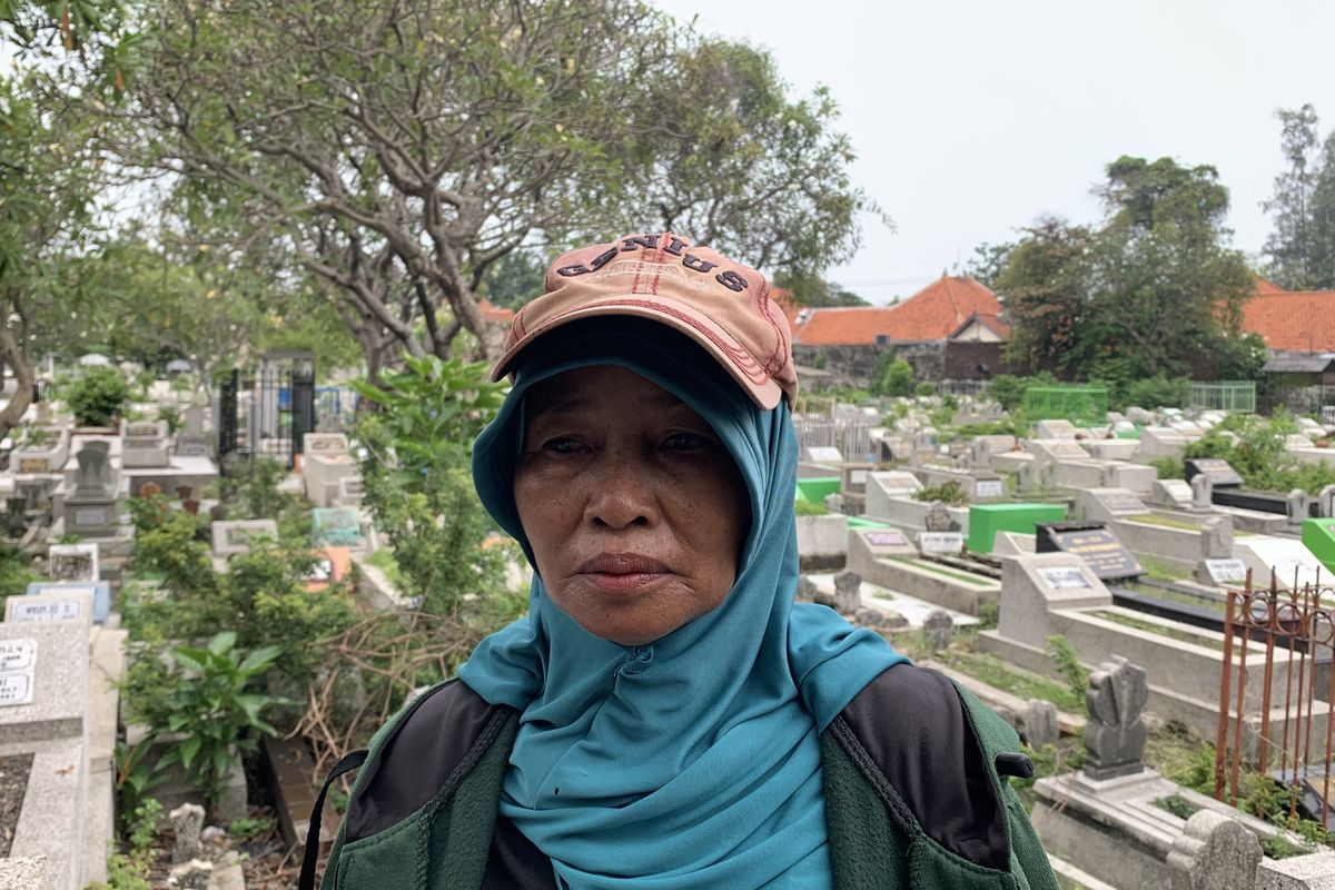 Surabaya, penjaga makam, Lebaran di Balik Nisan, Cerita Penjaga Makam di Surabaya dan Indramayu Bertahan Hidup
