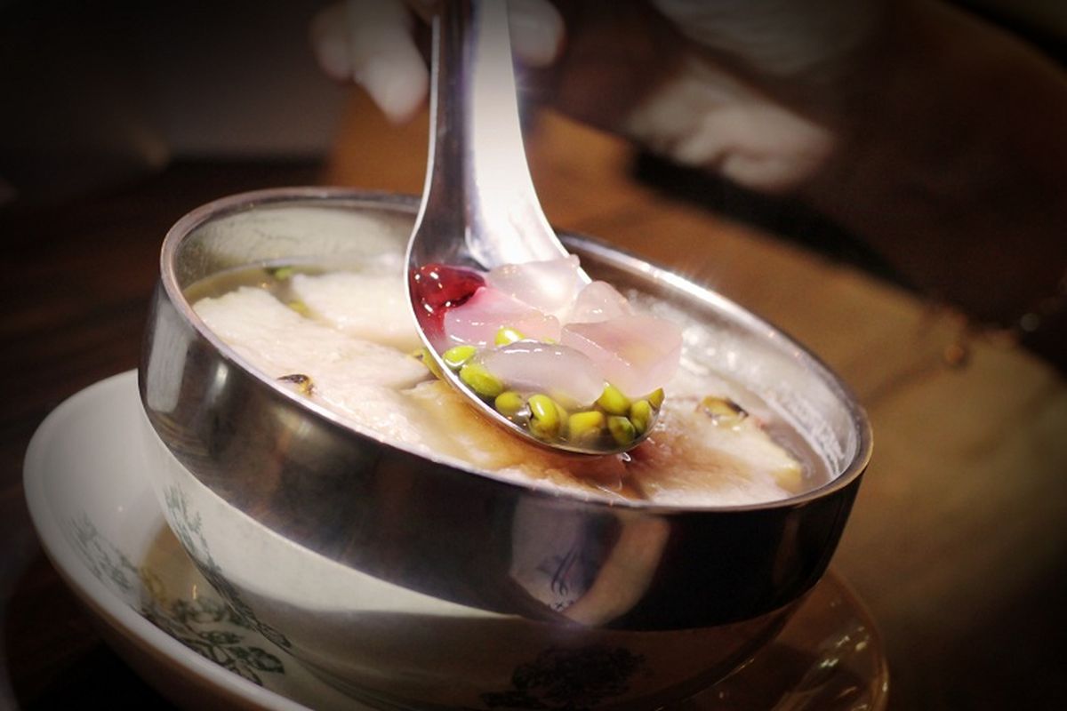 TasteAtlas, minuman khas nusantara, minuman hangat khas Indonesia, tasteatlas, minuman tradisional Indonesia, minuman tradisional indonesia yang mudah dibuat, jamu minuman herbal, 9 Minuman Nusantara yang Diakui Dunia, Ada Apa Saja?, 1. Jamu, Ramuan Herbal Warisan Leluhur, 2. Kopi Tubruk, Minuman Wajib Penikmat Kopi Lokal, 3. Wedang Jahe, Hangatkan Tubuh dan Jiwa, 4. Kopi Luwak, Kopi Termahal di Dunia Asal Indonesia, 5. Bajigur, Minuman Manis dari Tanah Sunda, 6. Soda Gembira, Minuman Ceria dari Dapur Nusantara, 7. Kopi Ginseng, Energi dalam Secangkir Kopi, 8. Bandrek, Pedas Hangat ala Sunda, 9. Sekoteng, Manis Hangat dari Jawa Tengah