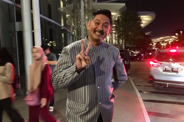 Johnny Andrean, Sharena Delon, Ryan Delon, cara merawat rambut pria, johnny andrean awards, ryan delon dan istri, aktris ryan delon, ryan delon dan sharena, Rahasia Rambut Rapi Ryan Delon, Semua Perawatan dari Sang Istri Sharena