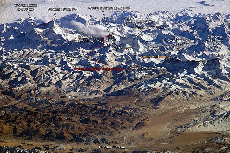 penipuan asuransi, Sindikat Penipuan di Gunung Everest, Pendaki Dipaksa Turun demi Evakuasi Palsu