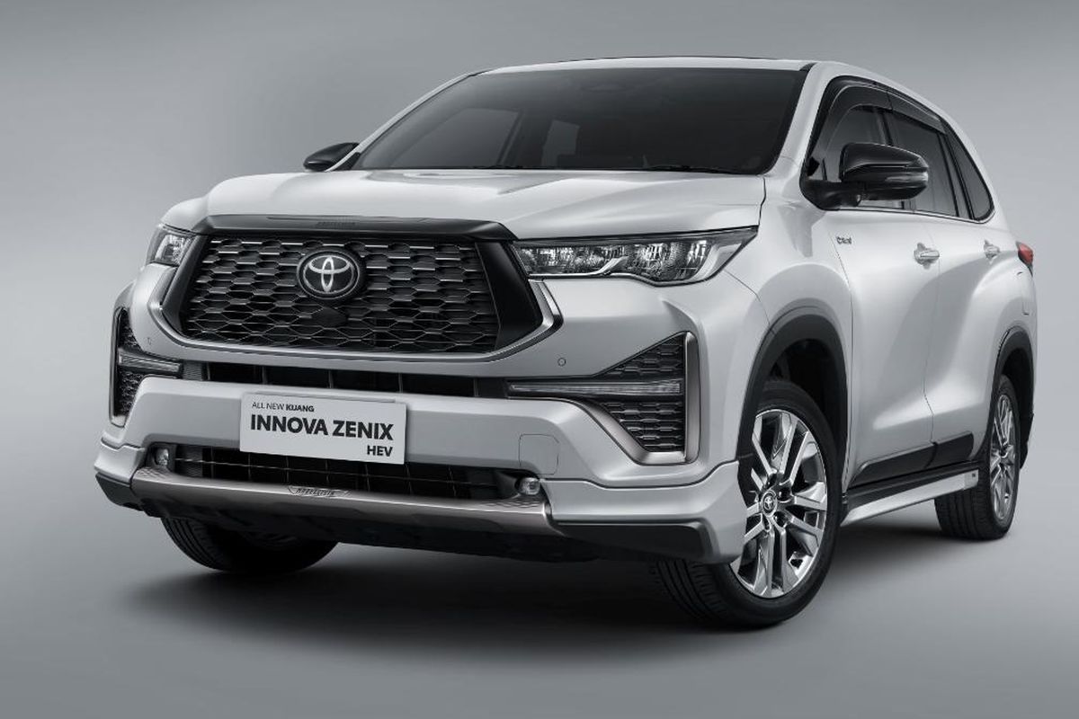 Innova Zenix, adu spesifikasi, cherry tiggo csh, Adu Spesifikasi Toyota Innova Zenix Hybrid Vs Chery Tiggo 8 CSH