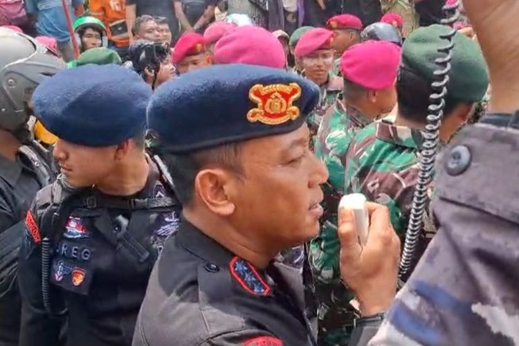 Mako Brimob, Brimob, ojol, demo jakarta hari ini, demo ojol, demo jakarta, affan kurniawan, demo Affan Kurniawan, Ricuh di Mako Brimob, Aparat Tembakkan Gas Air Mata ke Massa Demo Ojol