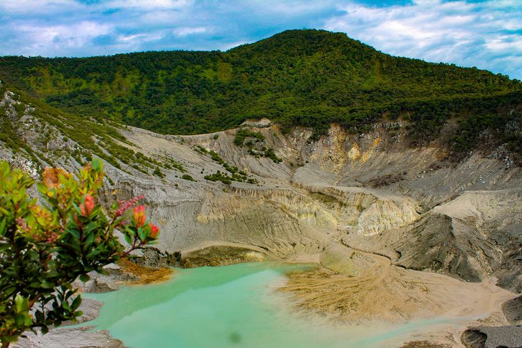 cerita rakyat, legenda, 6 Tempat Wisata di Jawa Barat yang Terkenal dari Cerita Legenda