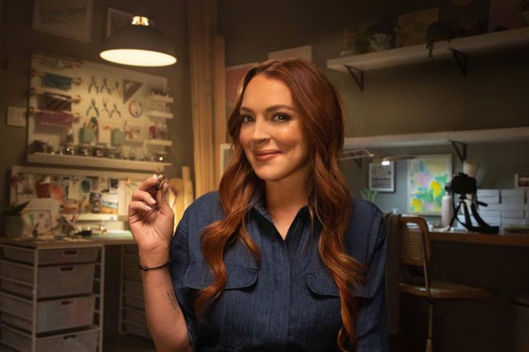 Lindsay Lohan, 5 Rahasia Kebugaran Lindsay Lohan, Kunci Tetap Energik, 1. Menjadikan kesehatan pencernaan sebagai rutinitas harian, 2. Menemukan olahraga yang disukai agar konsisten, 3. Menerapkan pola makan fleksibel tapi tetap seimbang, 4. Membangun rutinitas yang mendukung energi sehari-hari, 5. Terbuka mencoba berbagai aktivitas fisik baru