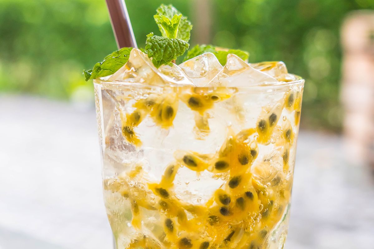 resep es timun suri, 5 Resep Es Timun Suri Praktis, Ide Minuman Segar di Siang Hari, 1. Resep Es Timun Suri Sirup Cocopandan Segar, 2. Resep Es Timun Suri Nata de Coco, 3. Resep Es Timun Suri Kelapa Muda, 4. Resep es timun jeruk nipis, 5. Resep es blewah timun suri