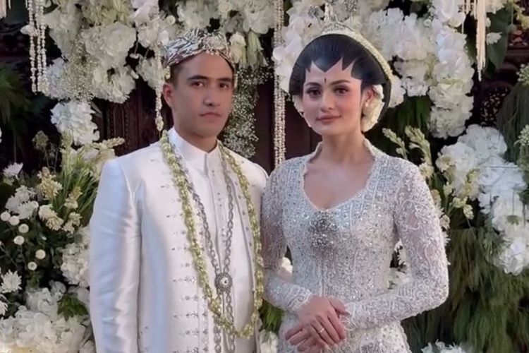 gaun pernikahan, Kevin Royano, rachquel nesia, pernikahan Rachquel dan Kevin, Busana pernikahan Rachquel Nesia, rachquel nesia menikah, rachquel nesia sudah menikah atau belum, kevin royano menikah, Rachquel Nesia dan Kevin Royano Pakai Sneakers di Resepsi Pernikahan