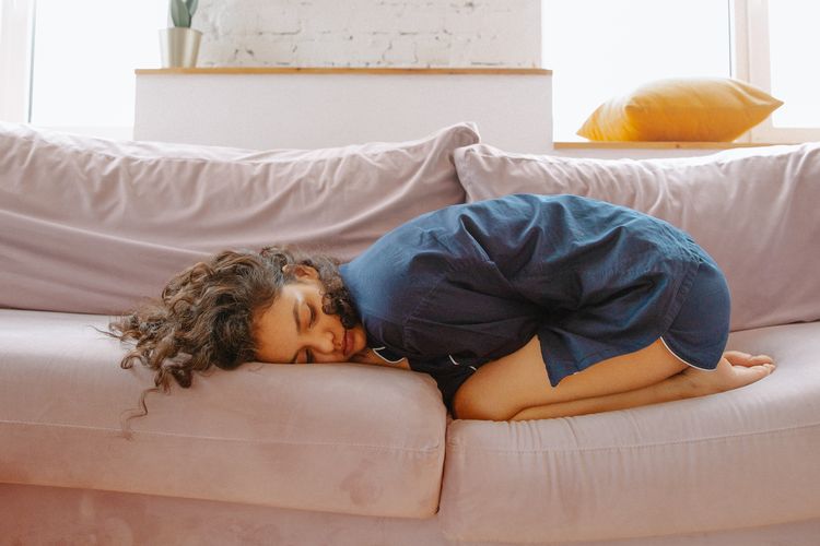 sel telur, peluang kehamilan, cadangan sel telur, Masa Kesuburan Terbatas, Cadangan Sel Telur Wanita Turun Seiring Usia, Apa yang dimaksud cadangan ovarium?, Penurunan sel telur terjadi sejak masa remaja, Usia 35 tahun menjadi titik penting, Dampak penurunan cadangan ovarium, Pentingnya memahami batas biologis reproduksi